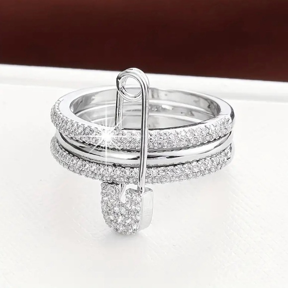🧷 New! Dazzling Cubic Zirconian Safety Pin Multi-Layered Fashion Ring Size 8 - Picture 3 of 10